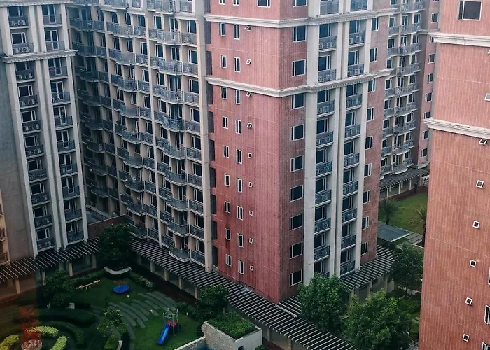 1br Near The Airport With Free Pool Access *