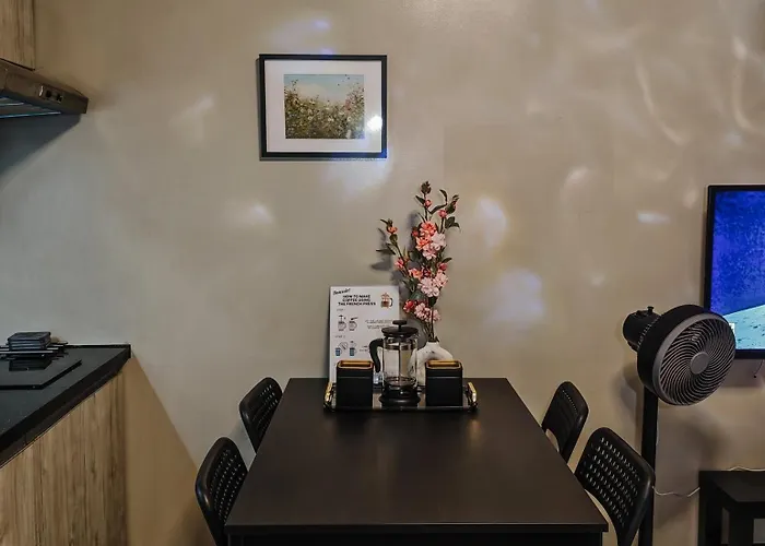 1br Near The Airport With Free Pool Access Manila